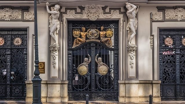 Edificio antiguo capilaridad en Valencia